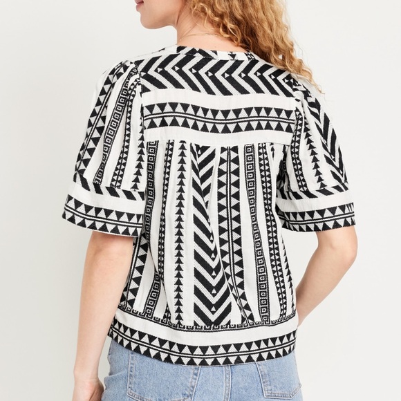 Split-Neck Textured Top - Picture 2 of 4